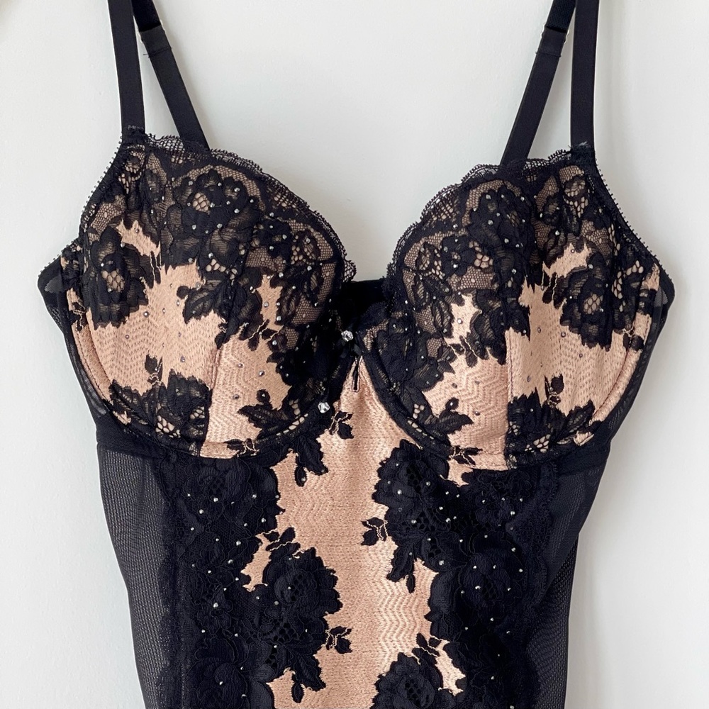 Black lace corset top - 36D